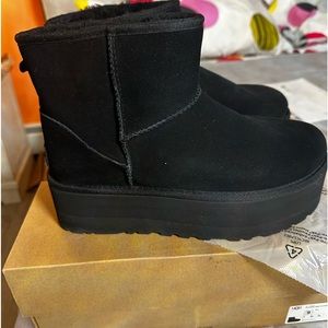 UGG Women’s Classic Mini Platform